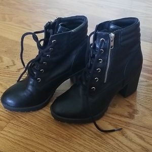 Combat boots